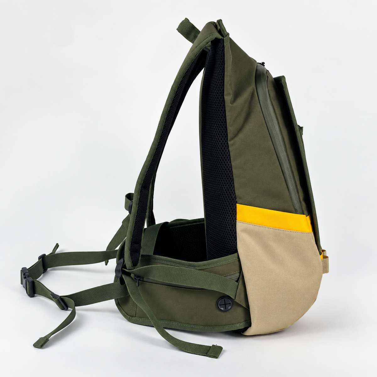 RŌ PowerTrail Pack (13L) - may kasamang Solar Panel
